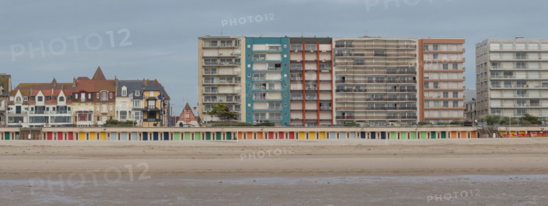 Le Touquet Paris Plage, cabines de bains et immeubles du front de mer
