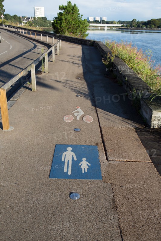 Lorient, Boulevard du Scorff, pedestrian and bicycle walk