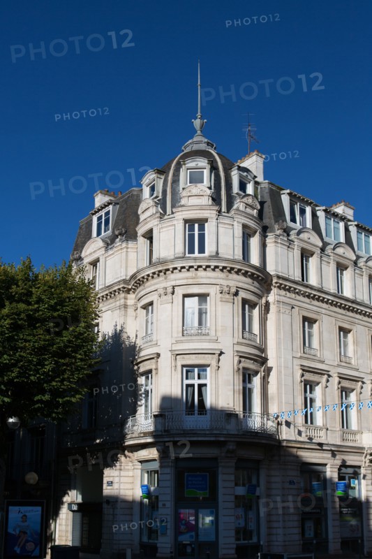 Lorient, Cours de la Bôve, heritage building in rotunda
