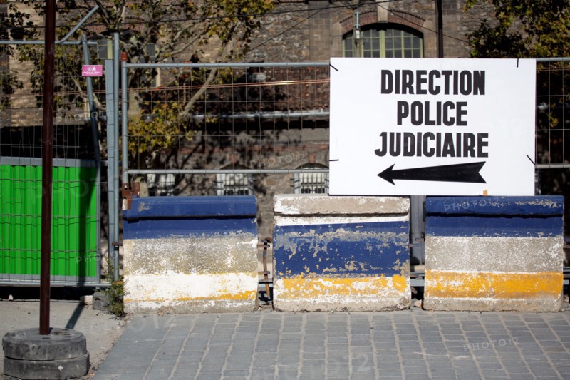 Paris, panneau de direction de la police judiciaire