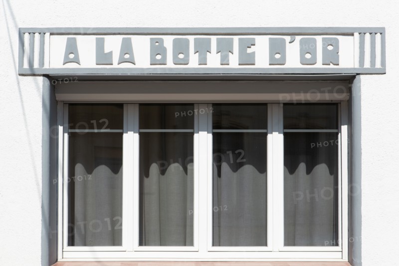 Etaples-sur-Mer, former shop "A la Botte d'Or"
