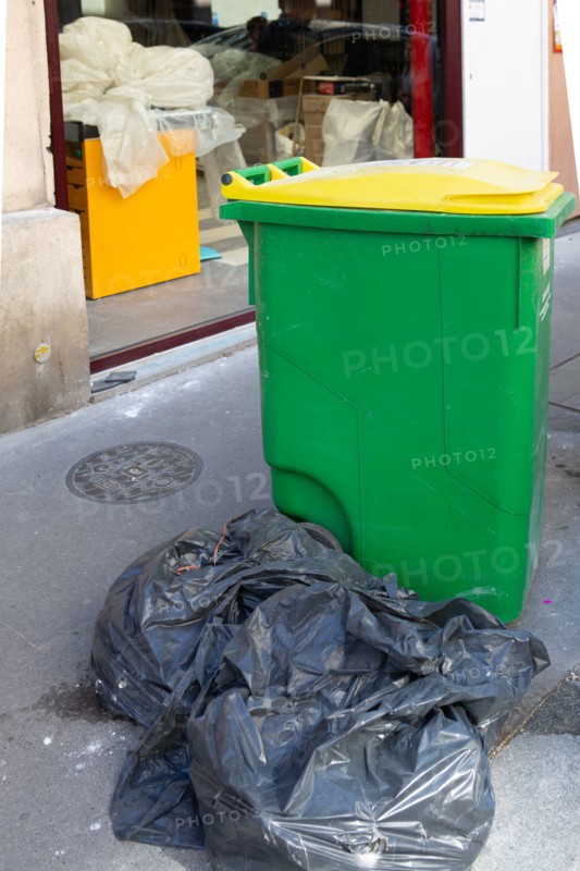 Paris, poubelle jaune