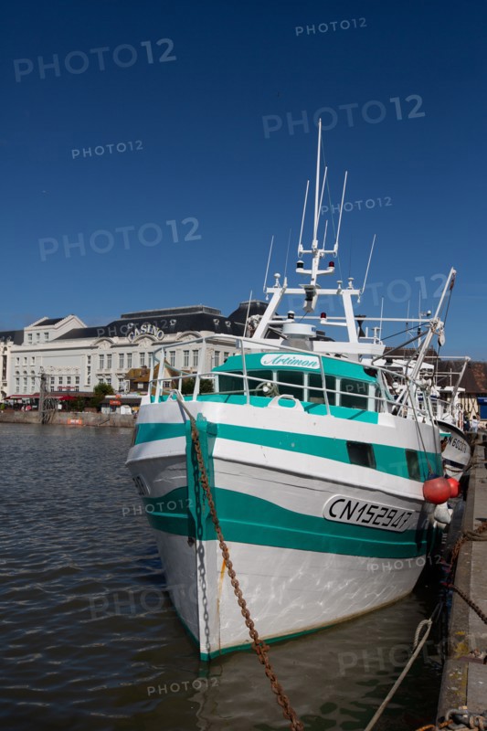 Trouville-sur-Mer (Calvados), chalutier à quai