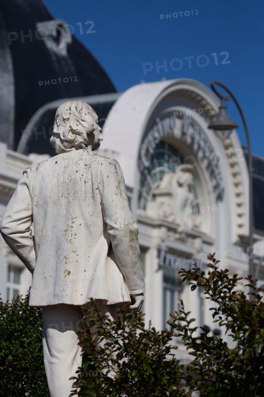 Trouville-sur-Mer (Calvados),  Casino Barrière and statue of Gustave Flaubert
