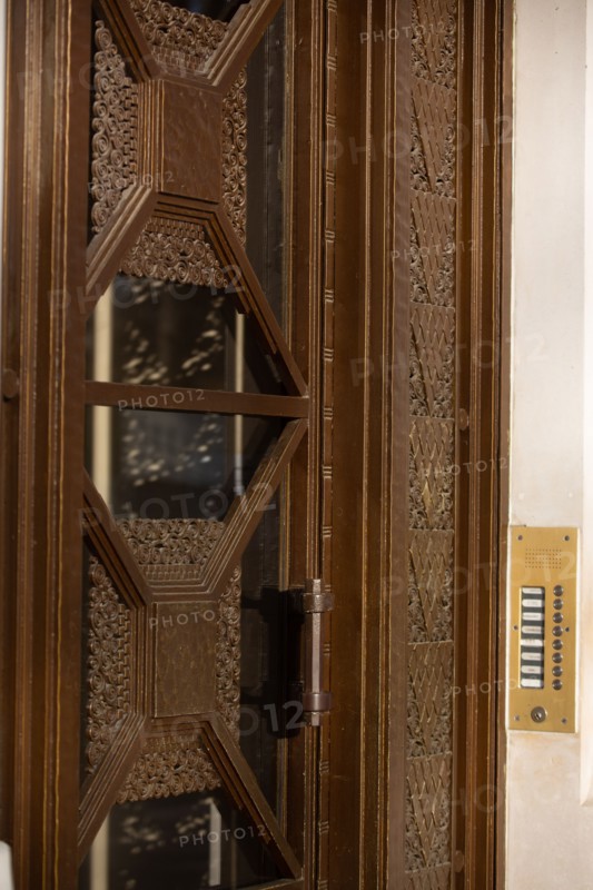 Paris, interphone à la porte d'un immeuble