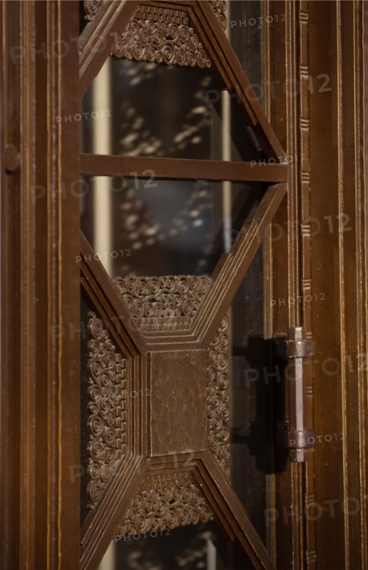 Paris, porte d'entrée d'un immeuble bourgeois du 6e arrondissement