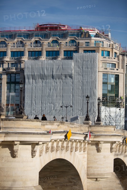 Paris, the Pont Neuf and La Samaritaine under construction, ongoing work