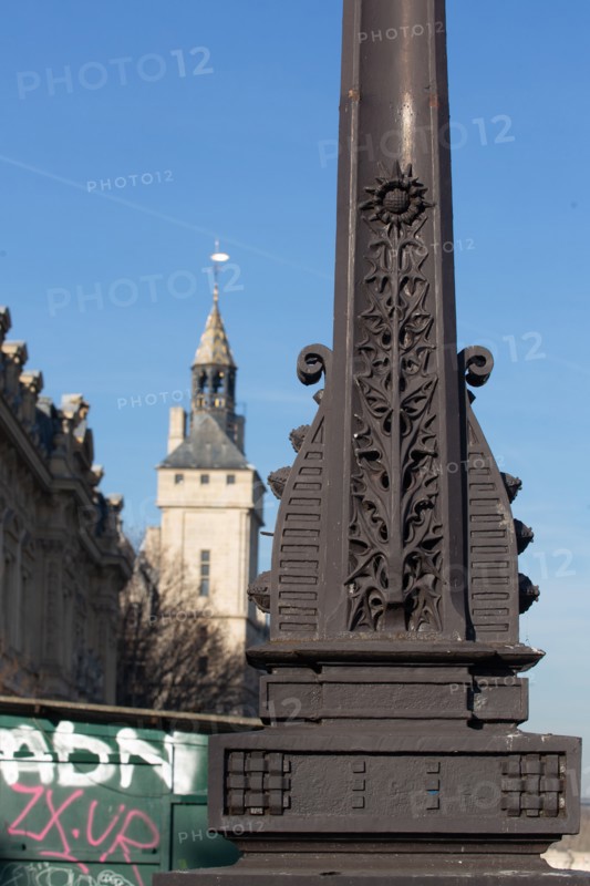 Paris, lampadaire du Pont d'Arcole