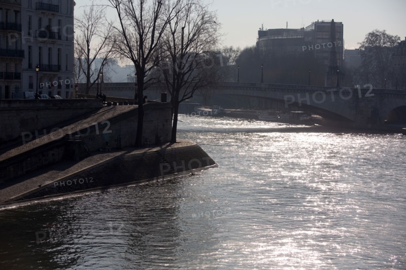 Paris, berges de la Seine le long de l'Ile Saint-Louis