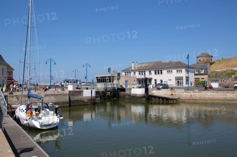 Port en Bessin Huppain, basin and lock