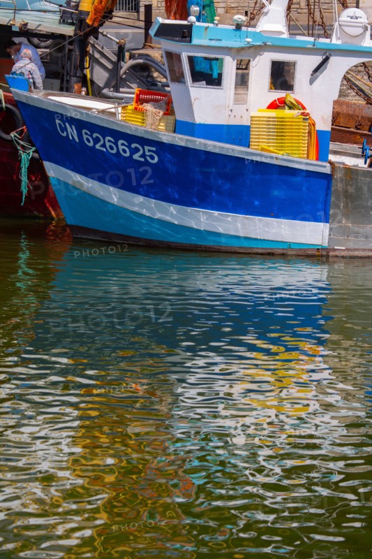 Port en Bessin Huppain, chalutiers amarrés à quai