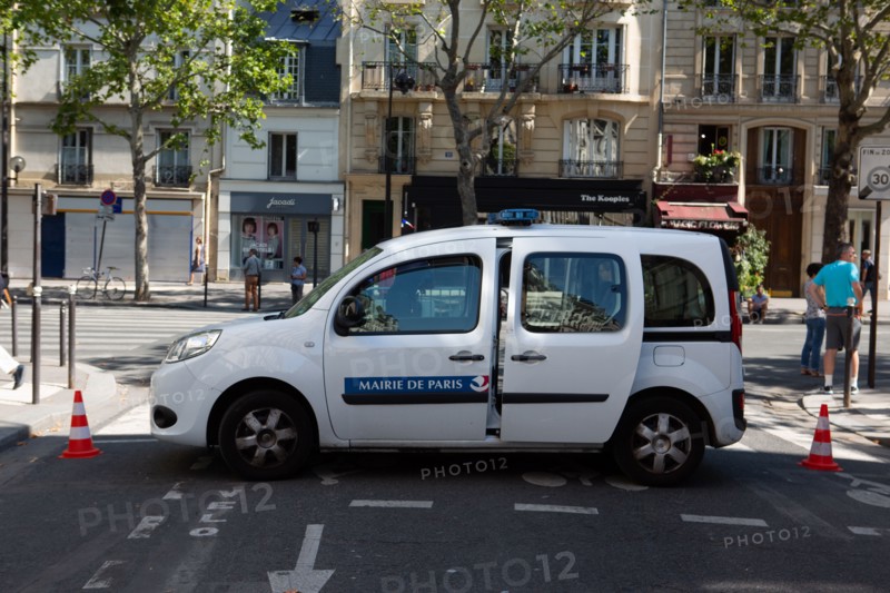 Paris City Hall vehicle