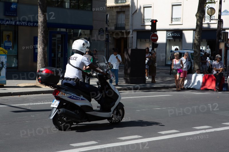 Scooter de la police nationale
