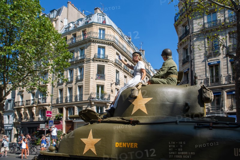 Défilé de commémoration du 75e anniversaire de la Libération de Paris, avenue du Général Leclerc