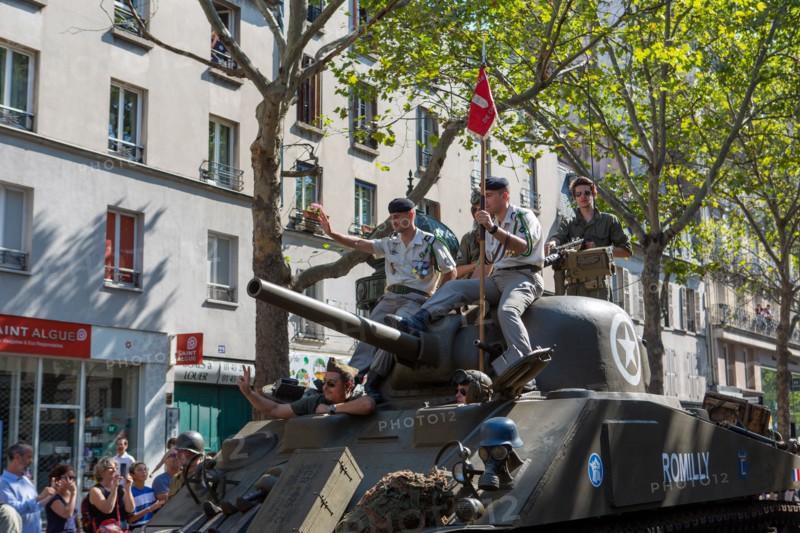 Défilé de commémoration du 75e anniversaire de la Libération de Paris, avenue du Général Leclerc
