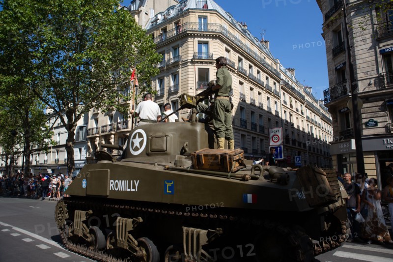 Défilé de commémoration du 75e anniversaire de la Libération de Paris, avenue du Général Leclerc