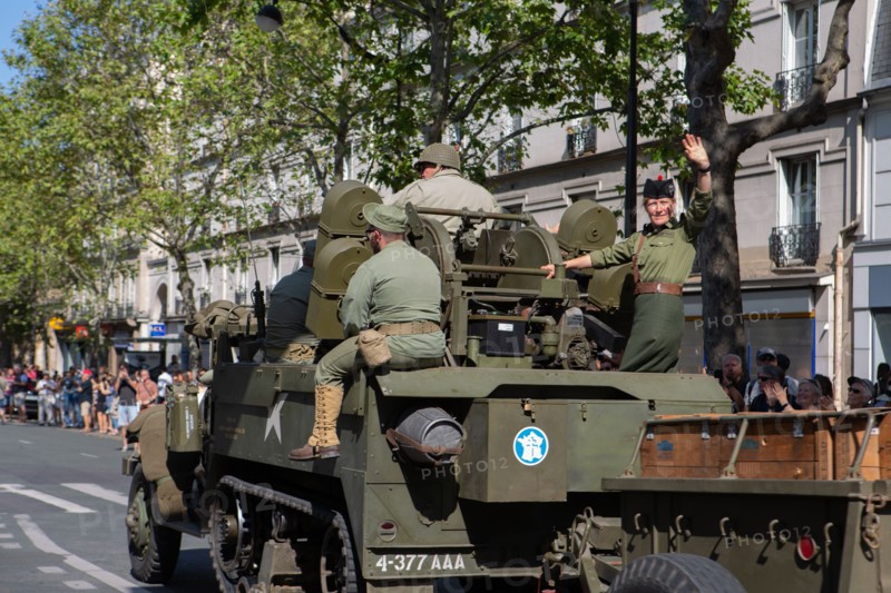 Défilé de commémoration du 75e anniversaire de la Libération de Paris, avenue du Général Leclerc
