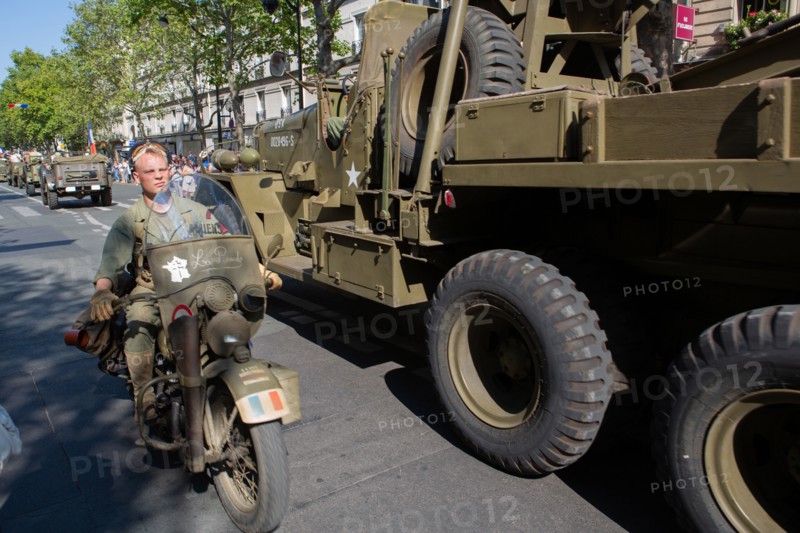 Défilé de commémoration du 75e anniversaire de la Libération de Paris, avenue du Général Leclerc