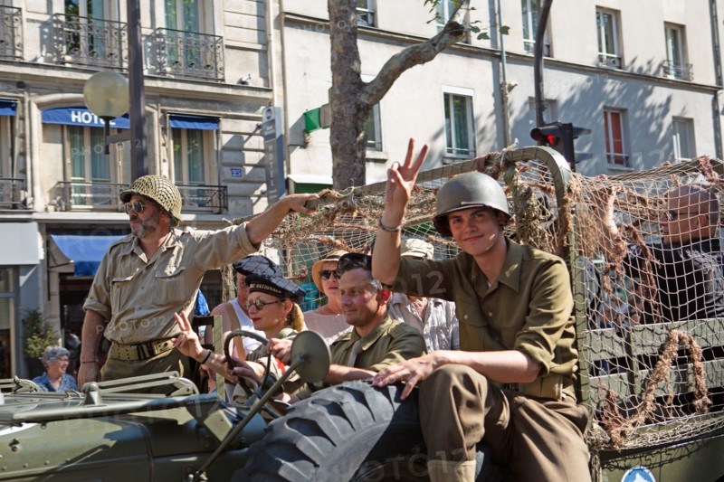 Défilé de commémoration du 75e anniversaire de la Libération de Paris, avenue du Général Leclerc