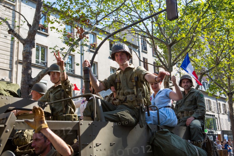 Défilé de commémoration du 75e anniversaire de la Libération de Paris, avenue du Général Leclerc