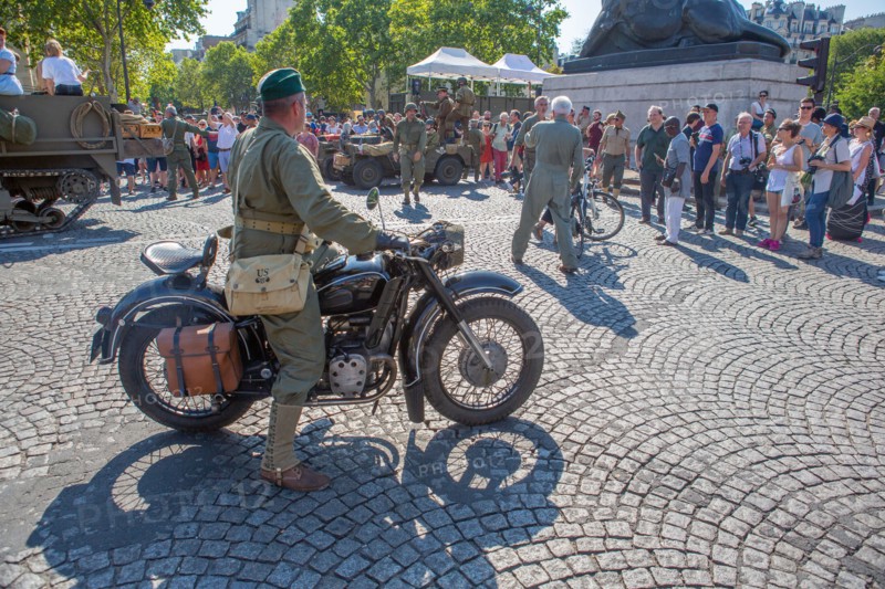 Défilé de commémoration du 75e anniversaire de la Libération de Paris, avenue du Général Leclerc