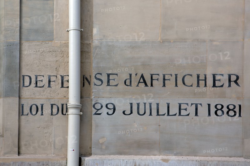 Paris, "Défense d'afficher" sur un mur