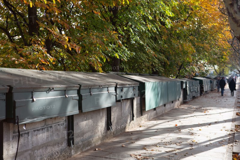 Paris, French second-hand book sellers (bouquinistes) sur les quais