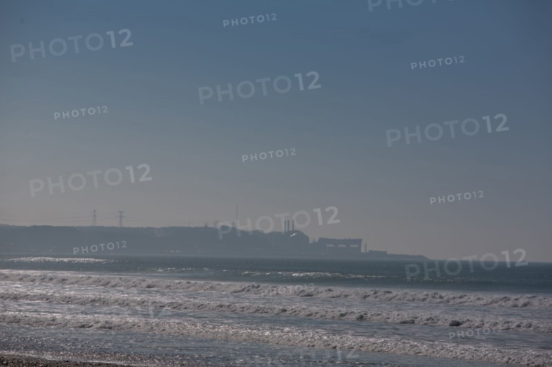 Biville (Manche), vue sur la centrale nucléaire de Flamanville