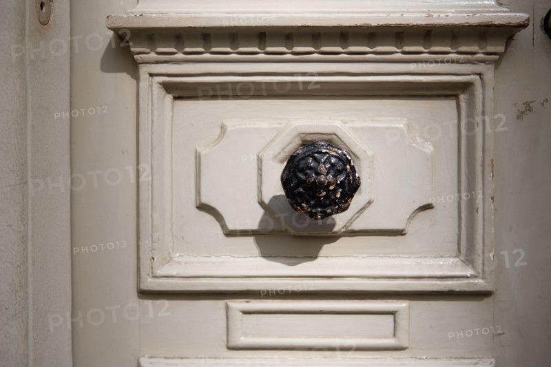 Paris, building door