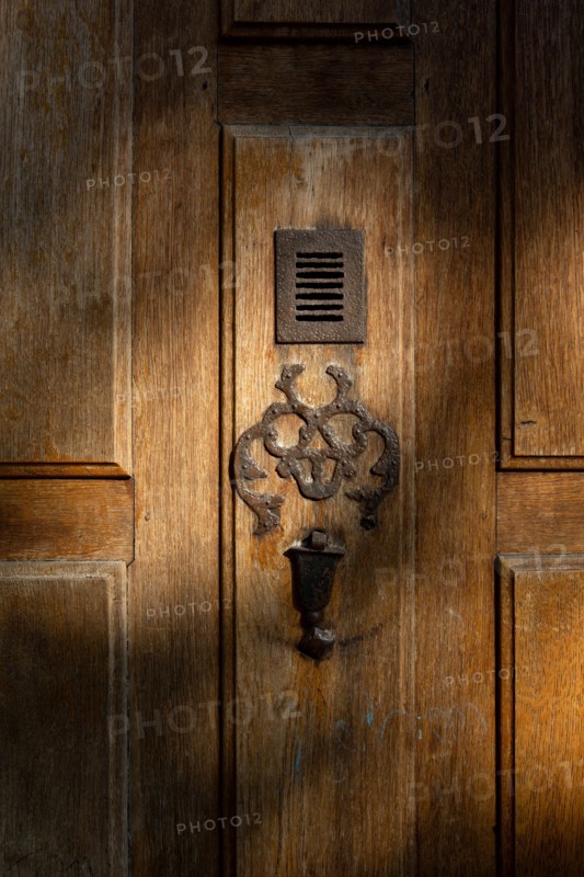 Rouen (Seine Maritime), door knocker and letter box