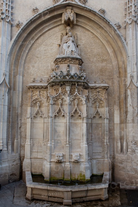 Rouen (Seine Maritime), fontaine située rue de l'Hôpital