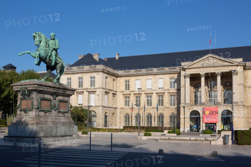 Rouen (Seine Maritime), Hôtel de Ville and equestrian statue of Napoléon