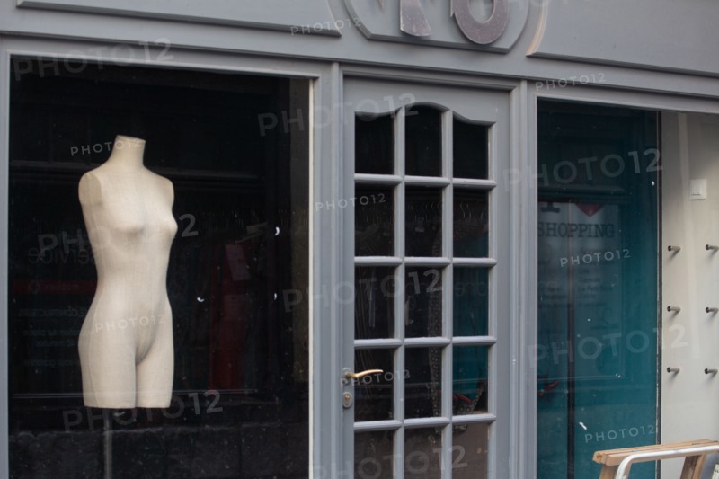 Rouen (Seine Maritime), closed ready-to-wear shop