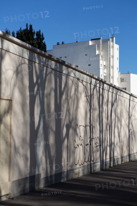 Paris, projected shadow
