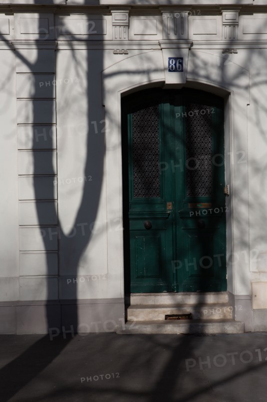 Paris, projected shadow