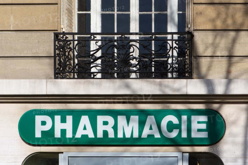 Paris, pharmacy sign