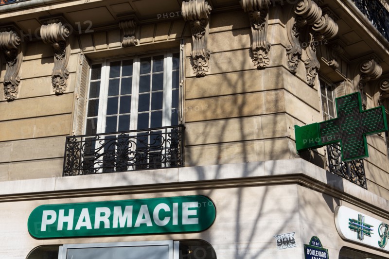 Paris, pharmacy sign