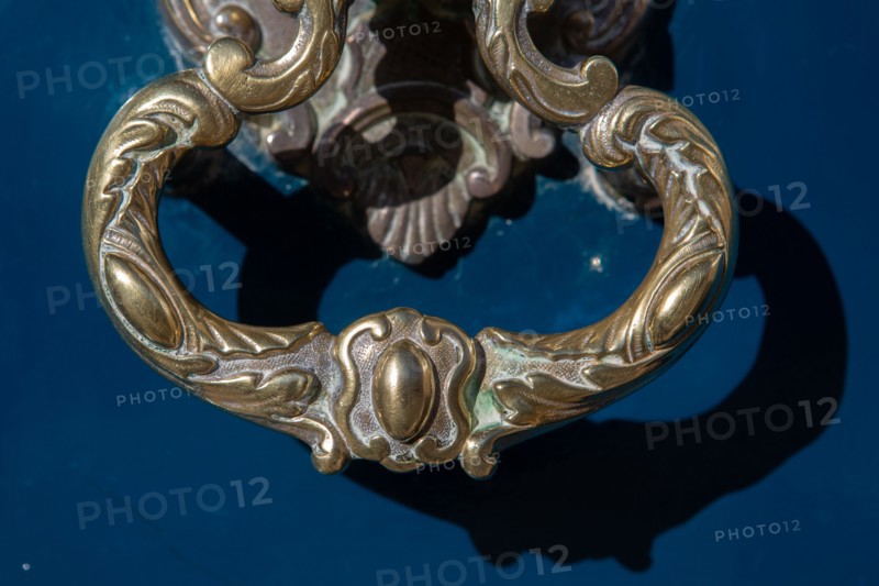 Paris, door knob cochère