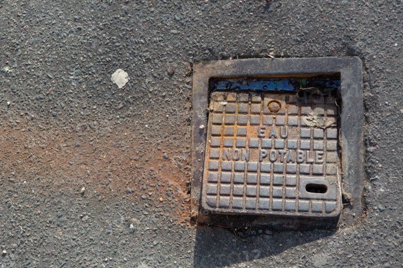 Paris, plaque de fonte au sol