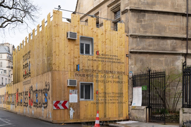 Paris, palisade in front of the Musée de Cluny - renovation work at the National museum of Middle Ages