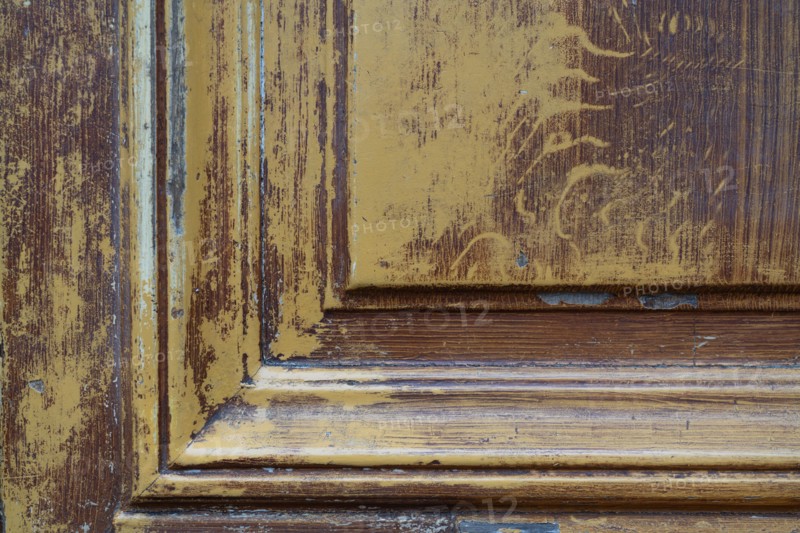 Paris, détail d’une porte patinée