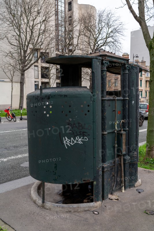 last pissoir ('vespasienne') of Paris