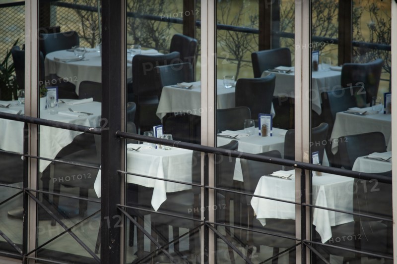 Paris, barge restaurant