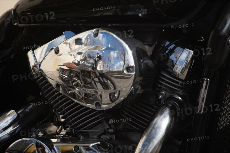 Paris, chromes d’une moto