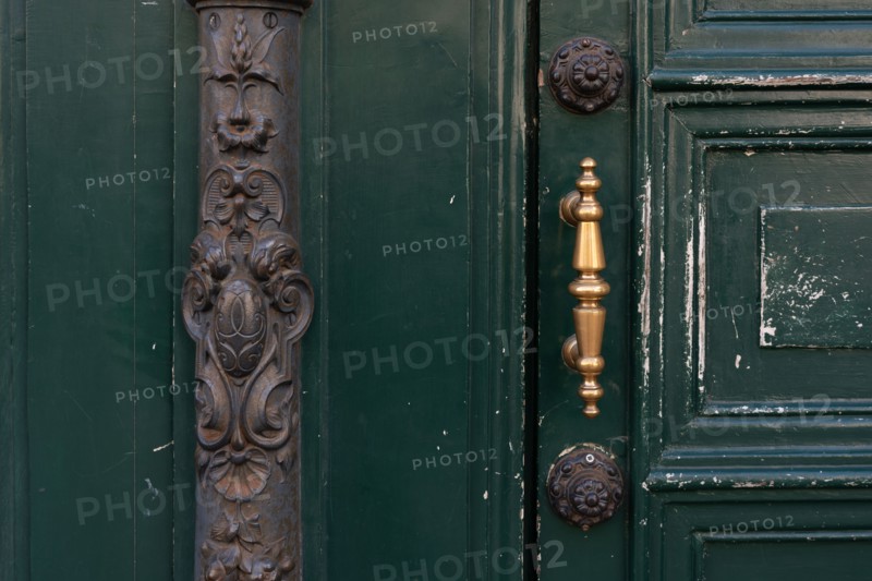 Paris, porte cochère