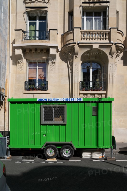 Paris, cabin on a building site