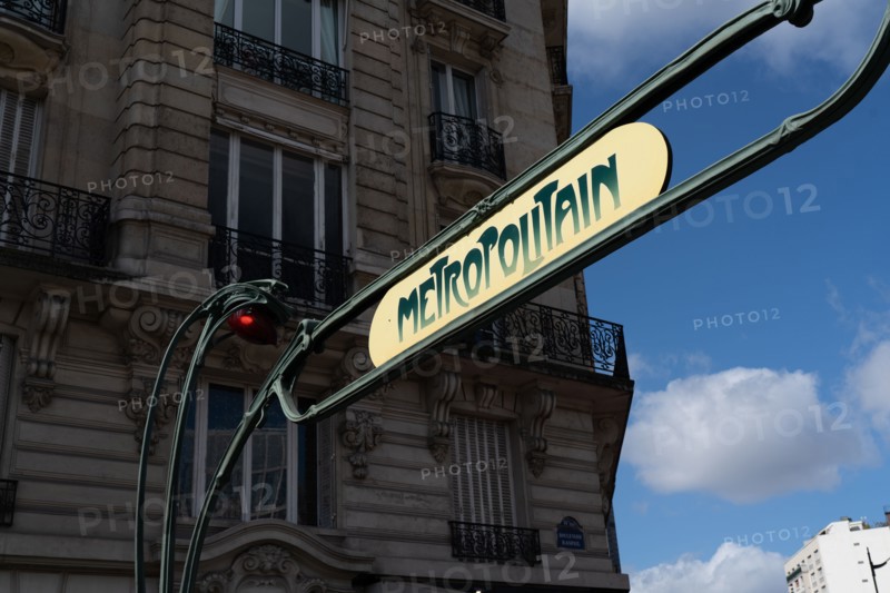 Paris, station de métro Raspail