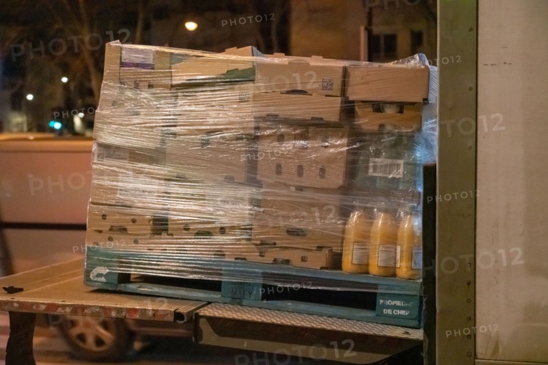 Paris, provision of supplies in stores