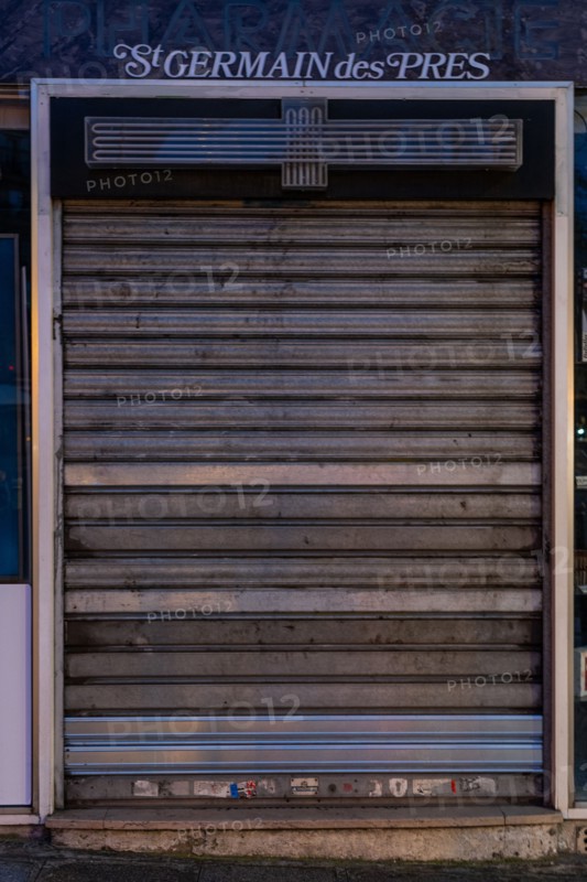 Paris, pharmacy closed