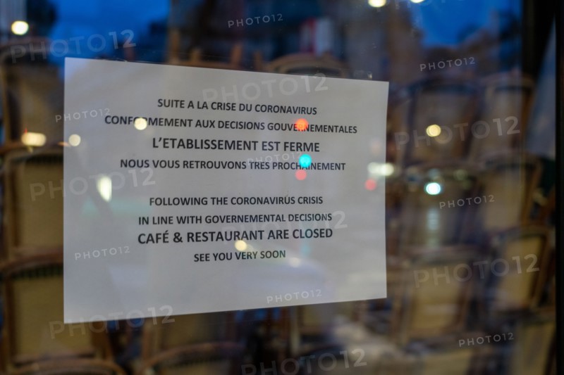Paris, café-restaurant Les Deux Magots, closed to prevent spread of coronavirus